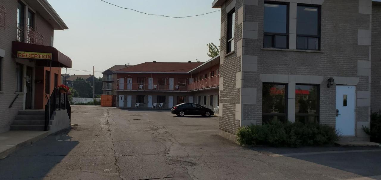 Motel Falcon Brossard Exterior photo