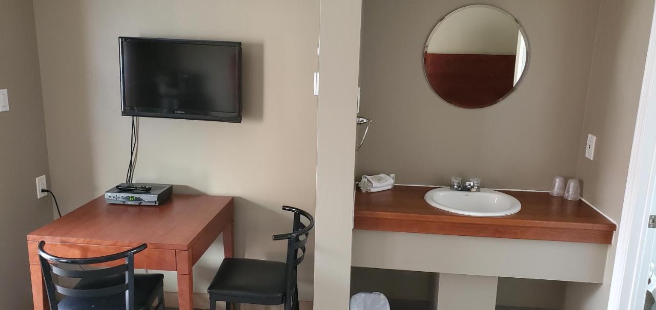 Motel Falcon Brossard Exterior photo