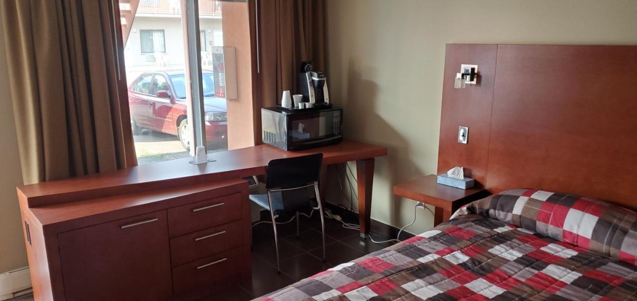 Motel Falcon Brossard Exterior photo