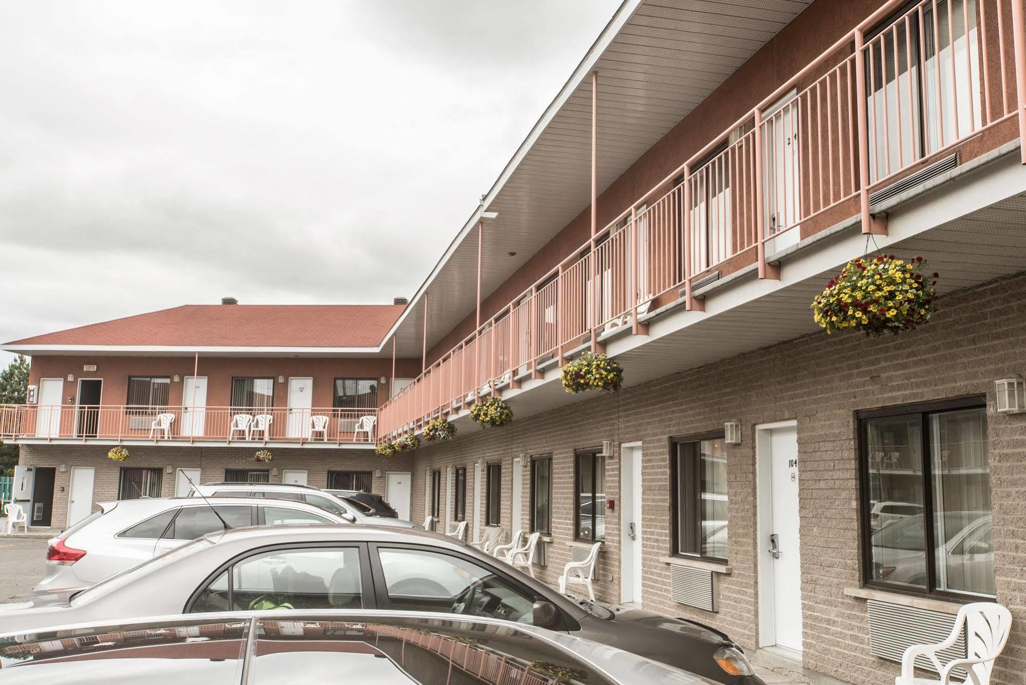Motel Falcon Brossard Exterior photo