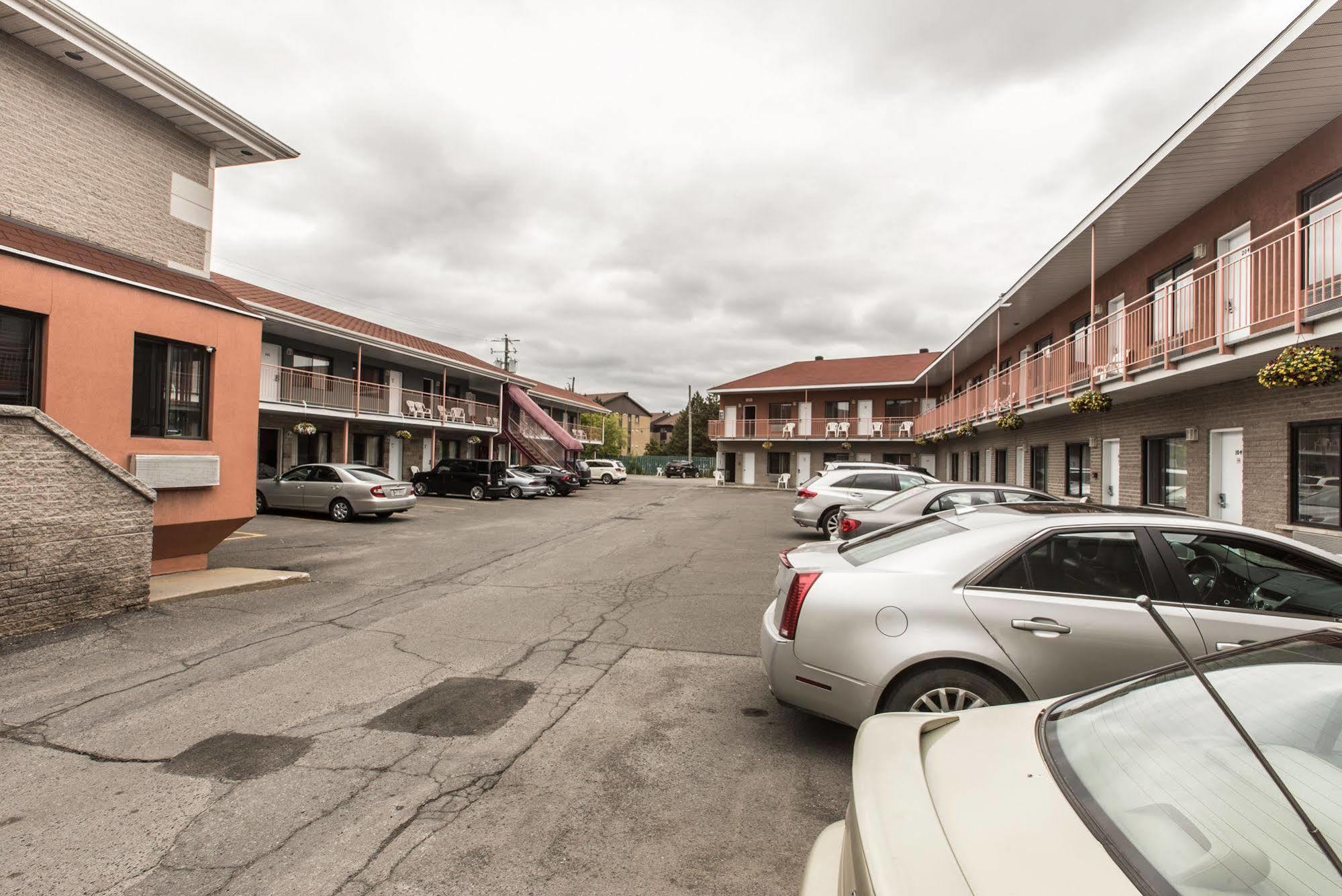 Motel Falcon Brossard Exterior photo